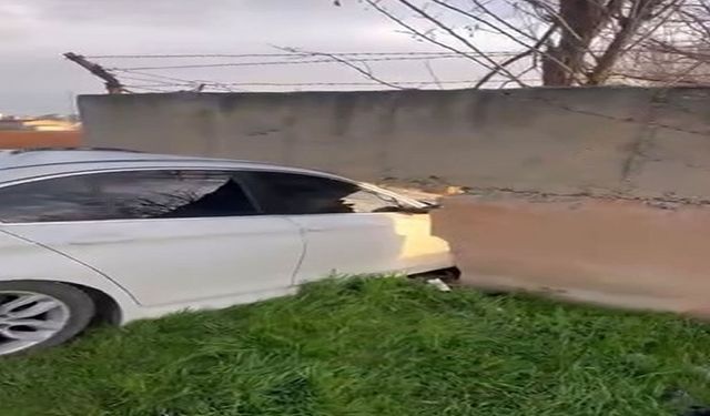 Otomobil ihata duvarına çarptı,1 yaralı