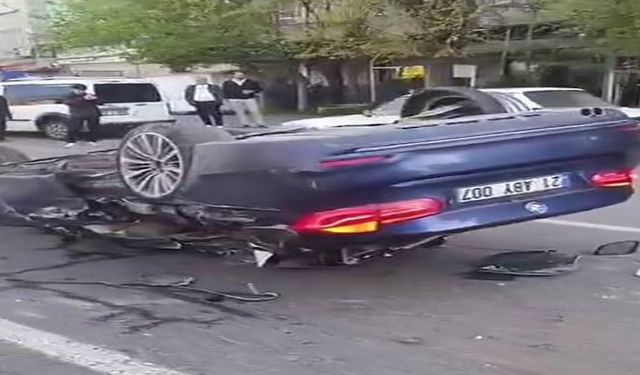 Zincirleme kazada bir araç takla attı, 2 kişi yaralandı