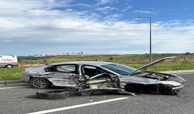 Minibüs ve otomobil çarpıştı 2 yaralı