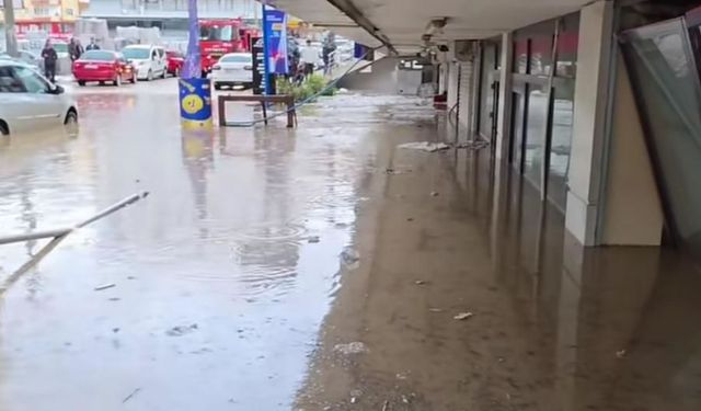 Sel felaketi hayatı durma noktasına getirdi