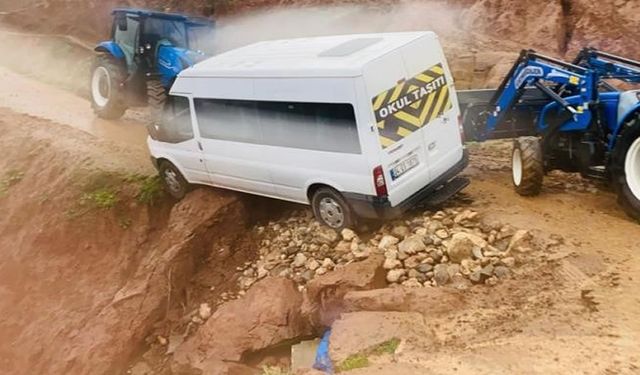 Şiddetli yağış hayatı felç etti