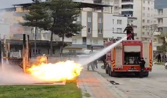 Çocuk parkında korkutan yangın, ekipler harekete geçti