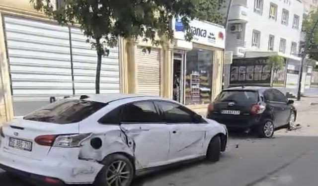 5 otomobile çarpan sürücü kayıplara karıştı