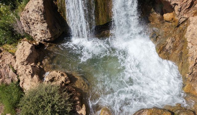 GAP Şelalesi Doğaseverlerin Yeni Uğrak Noktası Oldu