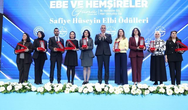 Yılın hemşireleri ödüllendirildi