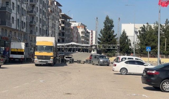 DEM Belediyesinde Bayrak Krizi, Konser İptal Edildi