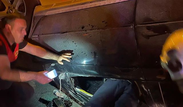 Ambulans ile otomobil çarpıştı: 4 yaralı