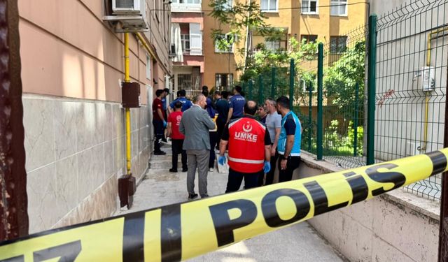 Cam silerken pencereden düşen kadın hayatını kaybetti