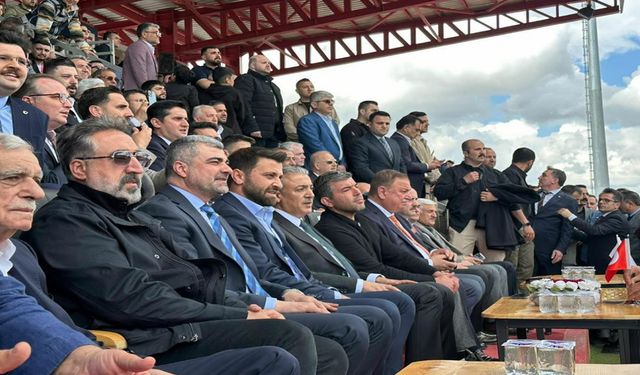 Ahmet Türk ile yerine geçen Kayyum birlikte maç izlediler