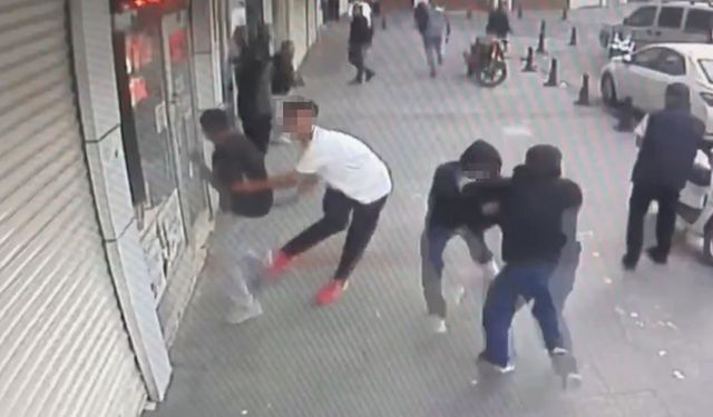 Silahlı kavgada 4 kişi yaralandı, O anlar kamerada