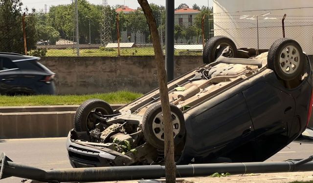 Takla atan otomobilin sürücüsü yaralandı