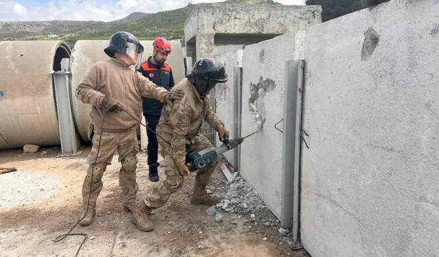 Şırnak’ta Enkazda Arama Kurtarma Eğitimleri Sürüyor
