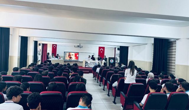 Şırnak’ta Gençler Safahat’ı Yorumladı