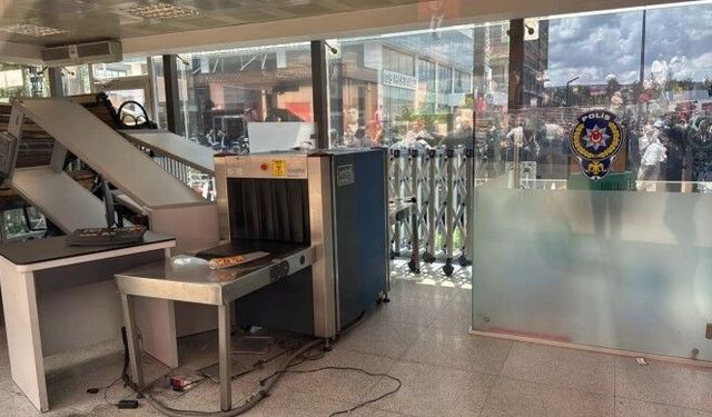 DEM Parti’den CHP Genel Merkezi’ne Polis Müdahalesine Tepki