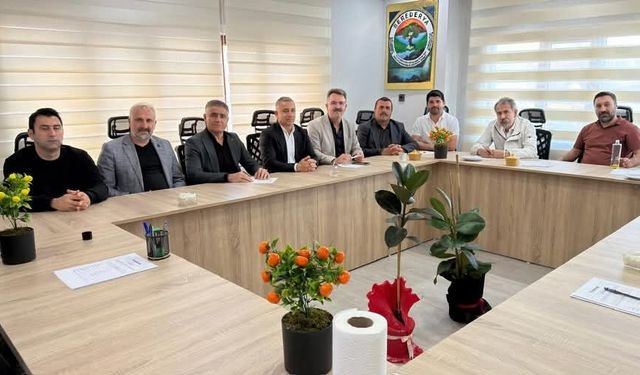 Eski başkan Şavluk’tan derneğe ziyaret
