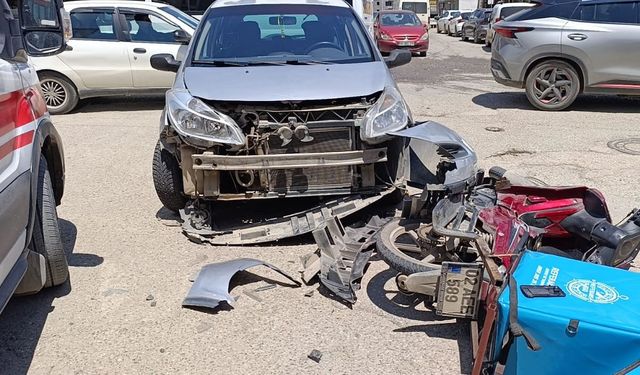 Otomobil ile motosiklet çarpıştı 1 yaralı