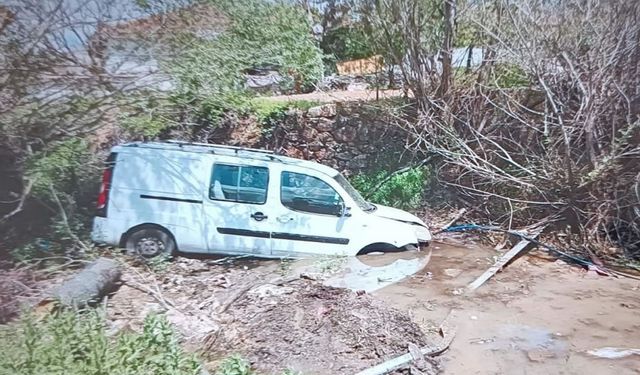 Kontrolden çıkan araç sulama kanalına savruldu, 1 yaralı