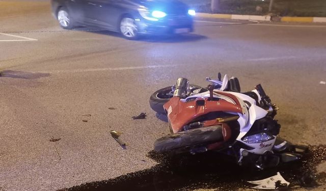 Motosiklet ile otomobil çarpıştı 1 yaralı