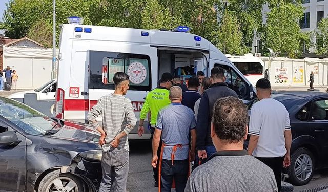Otomobil ile motosiklet çarpıştı, 1 yaralı