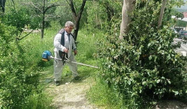Şırnak’ta bayram öncesi mezarlıklarda hummalı çalışma