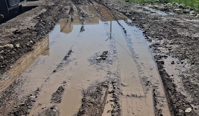Silopi’de arıza ekipleri çamurla mücadele ediyor