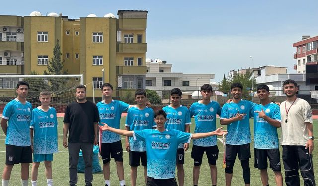 Genç atletlerden gururlandıran başarı