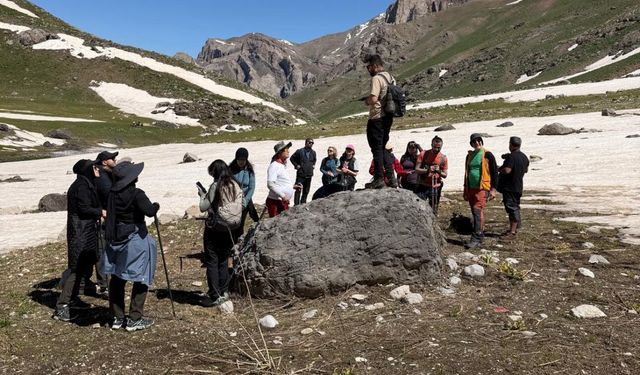 Hakkari'nin saklı güzelliği doğaseverlerin rotasında