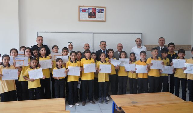 Şırnak'ta 152 bin öğrenci karne heyecanı yaşadı