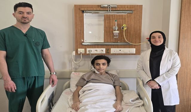 8 santimetrelik dev beyin tümörü kapalı yöntemle alındı