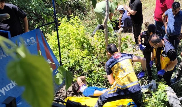 Çapa motoru devrildi, 3 kişi yaralandı