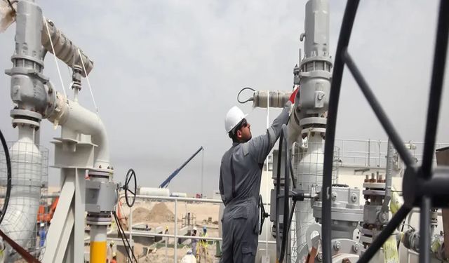 Petrol gelirleri sert düştü, Maaş ödemeleri risk altında
