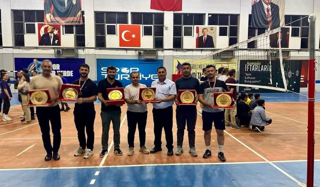 Şırnak’ta Öğretmenler Voleybol Turnuvası Tamamlandı