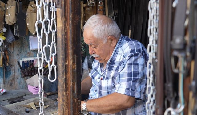 49 yıllık  saraciye ustası üretiyor, 81 ile gönderiyor