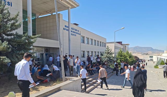 Şırnak’ta adaylar gelecekleri için ter döktü