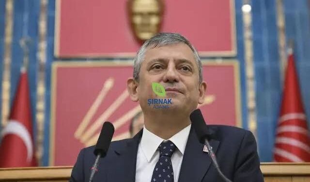 Özgür Özel ve 90 vekil CHP'den istifa etti