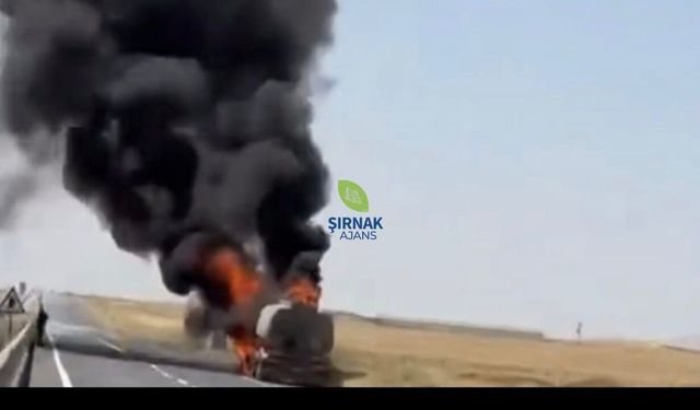 Cizre yolunda asfalt yüklü tanker alev aldı