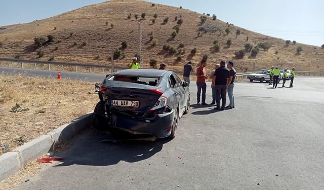 İki otomobil çarpıştı: 8 yaralı