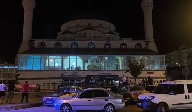 Camide bir kişi ölü olarak bulundu