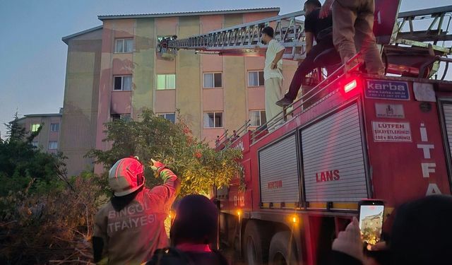16 dairelik bina alevlere teslim oldu