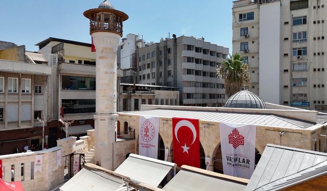 Depremde hasar alan tarihi Cami yeniden ibadete açıldı