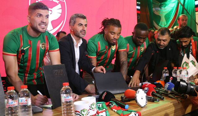 Amed Spor 5 yeni isim için imza töreni düzenledi
