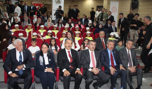 Bakan Tekin, "Eğitim Yükü Sadece Bakanlığın Değil"