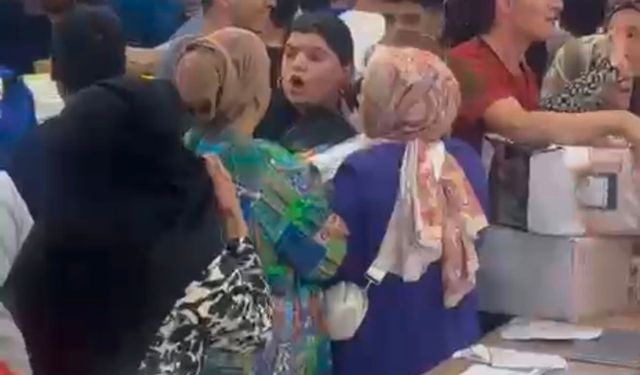 Yine bir mağaza açılışında izdiham