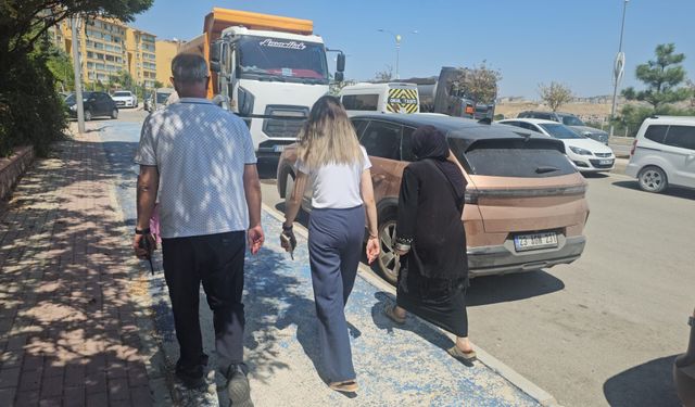 Cuma namazı çıkışında dilencilere operasyon