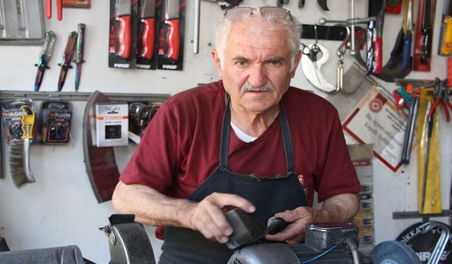 Ömrünü çarkın başında geçirdi 59 yıldır bıçak biliyor