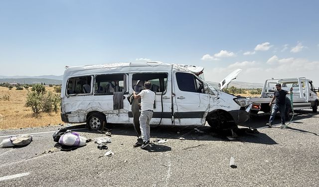 Minibüs kazasında ölü sayısı 5'e yükseldi