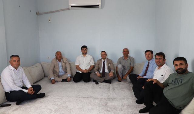 YKS Şampiyonlarına Protokolden Tebrik Ziyareti