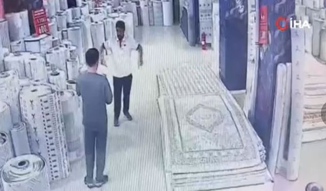 İşitme engelli müşteriyle halaylı pazarlık gülümsetti