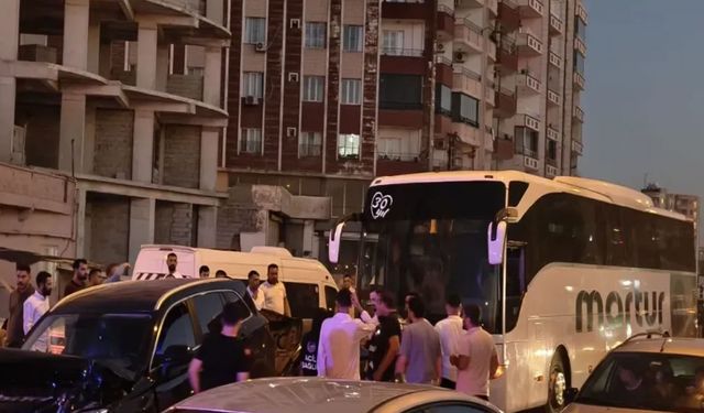 İki otomobil ve 1 otobüs çarpıştı