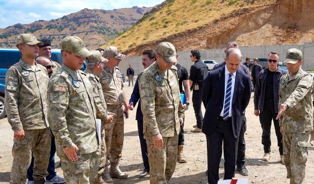 Çukurca'da mayınlı bölgeler temizleniyor